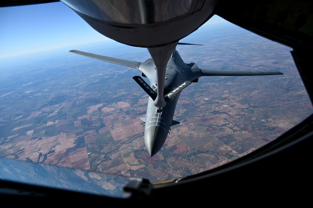 Okies refuel strategic bombers