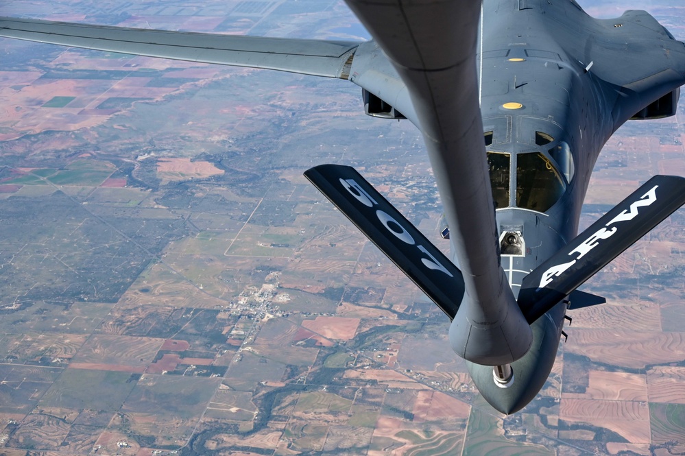 Okies refuel strategic bombers