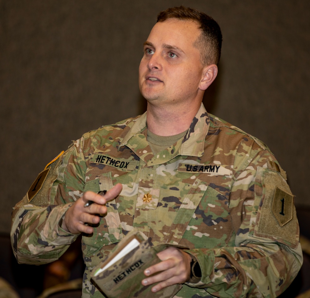 Lt. Gen. Evans visits Fort Riley