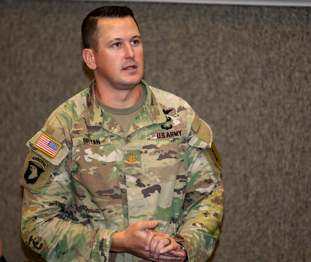 Lt. Gen. Evans visits Fort Riley