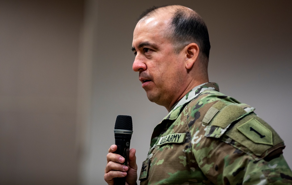 Lt. Gen. Evans visits Fort Riley