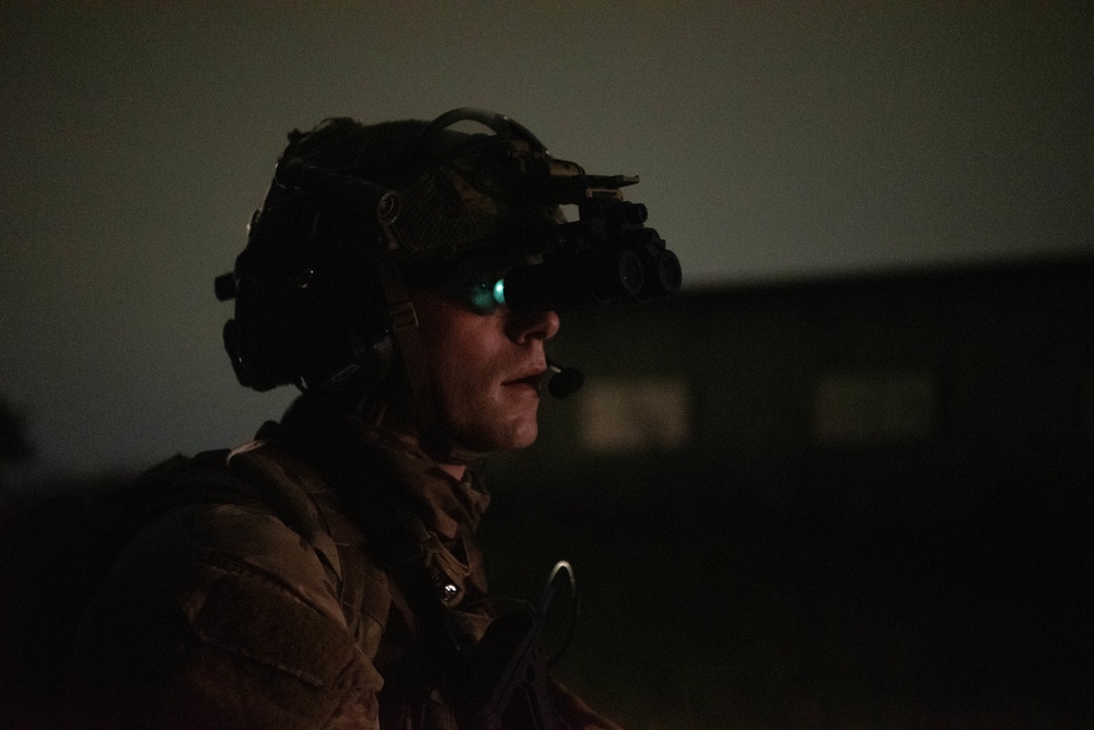 Special Tactics Airmen conduct nighttime rescue training