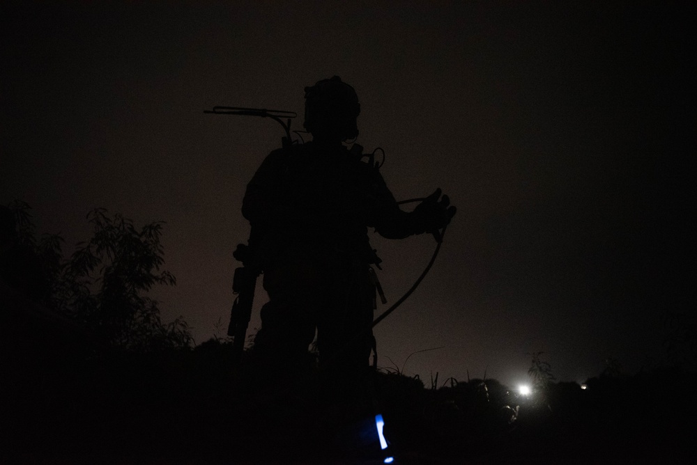 Special Tactics Airmen conduct nighttime rescue training