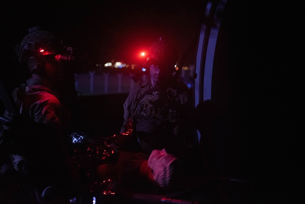 Special Tactics Airmen conduct nighttime rescue training