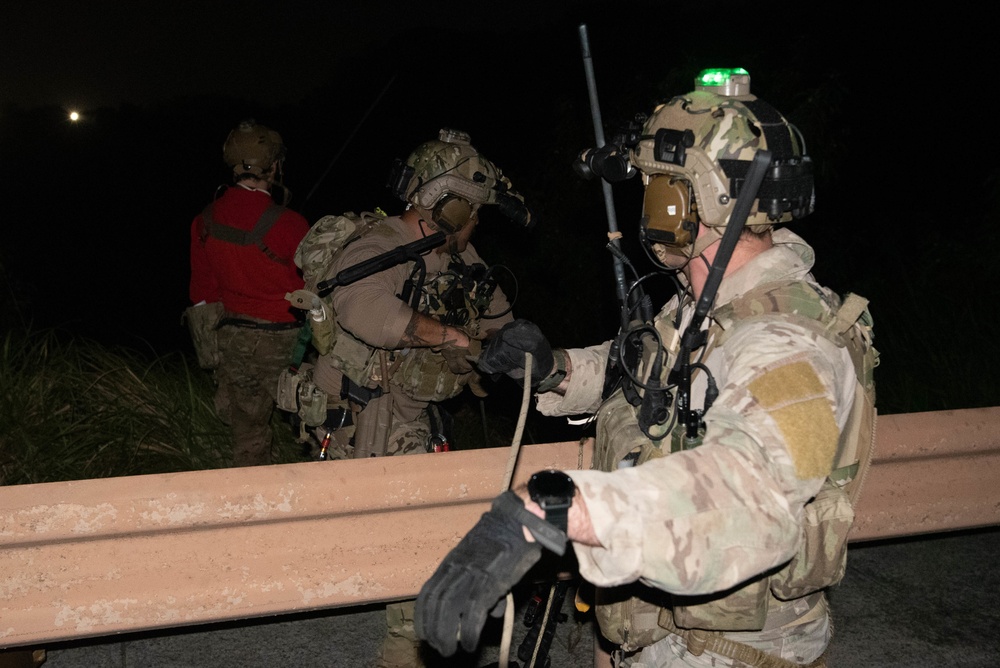 Special Tactics Airmen conduct nighttime rescue training