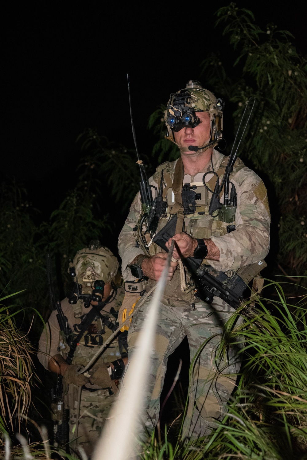 Special Tactics Airmen conduct nighttime rescue training