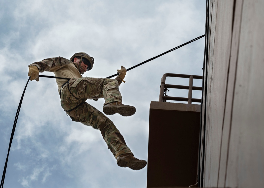 Andersen AFB Airmen participate in rappelling training