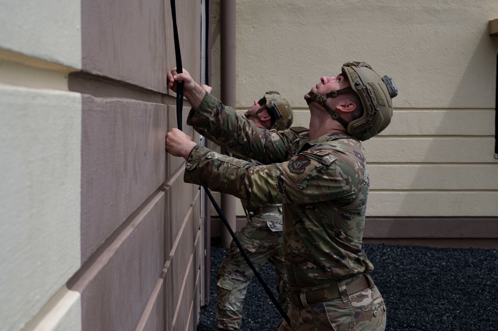 Andersen AFB Airmen participate in rappelling training