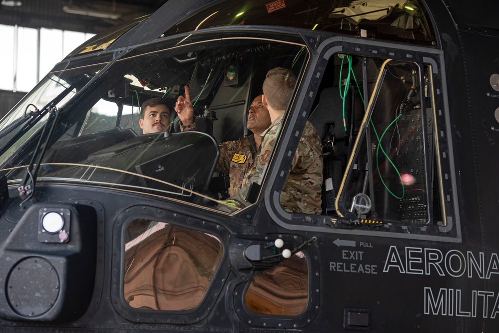 ITAF showcases helicopter unit to 52nd FW Airmen