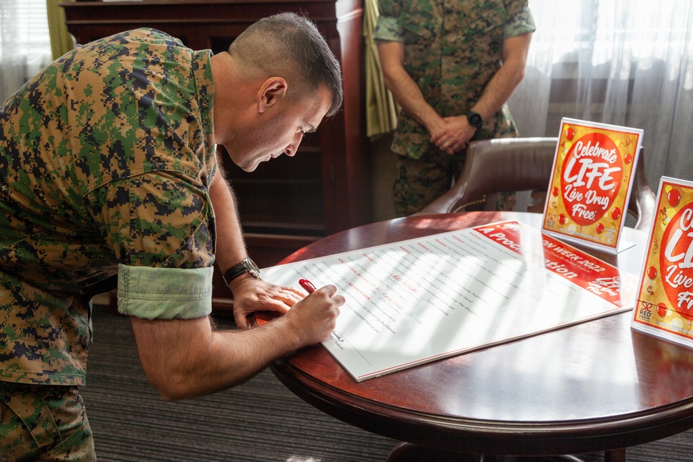 MCAS Iwakuni kicks off red ribbon week with proclamation signing