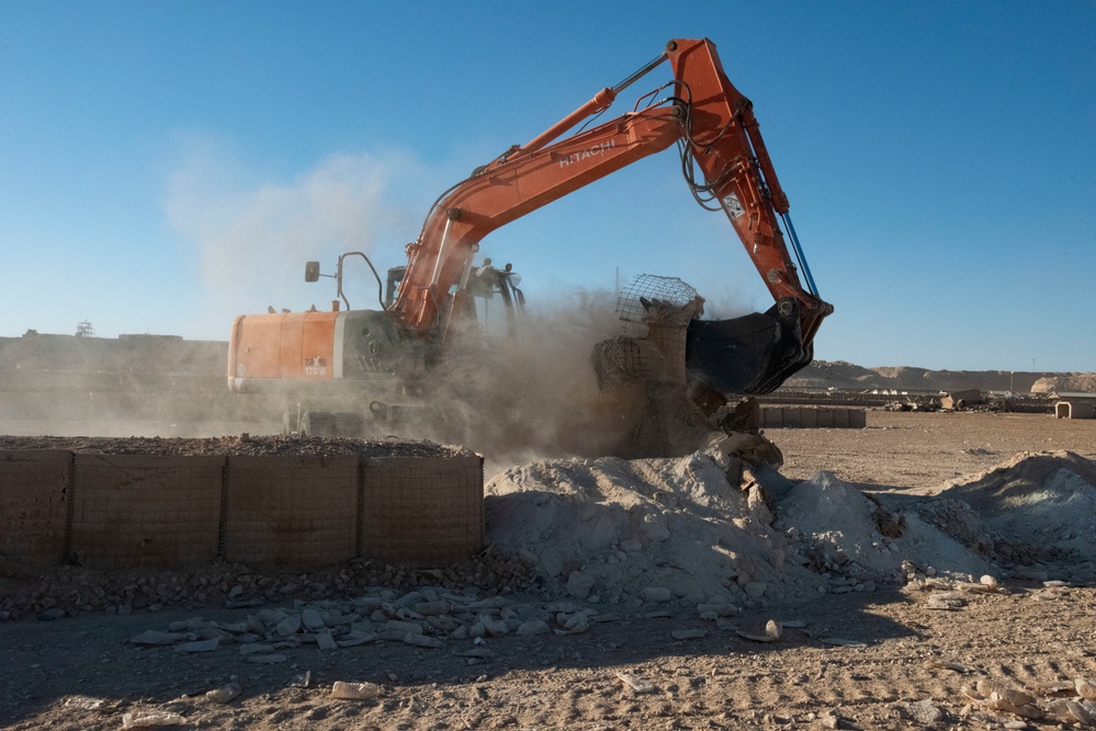 Polish engineer platoon conducts Amber Zone cleanup at Al Asad Air Base