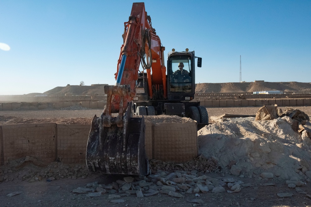 Polish engineer platoon conducts Amber Zone cleanup at Al Asad Air Base