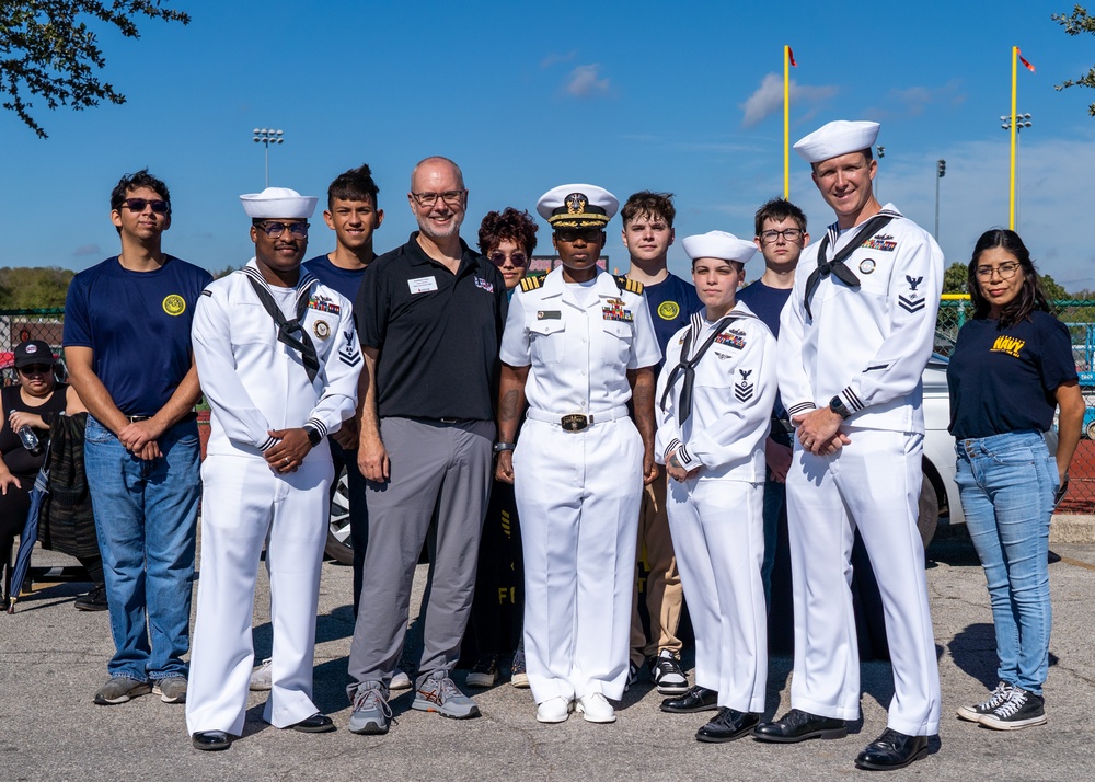 DVIDS - Images - Navy Talent Acquisition Group San Antonio Supports  Military Appreciation Football Game and Conducts Halftime Swear-In Ceremony  [Image 6 of 12]