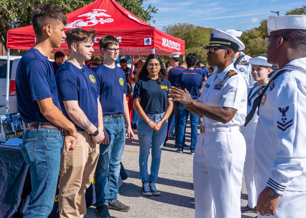 DVIDS - Images - Navy Talent Acquisition Group San Antonio Supports  Military Appreciation Football Game and Conducts Halftime Swear-In Ceremony  [Image 6 of 12]