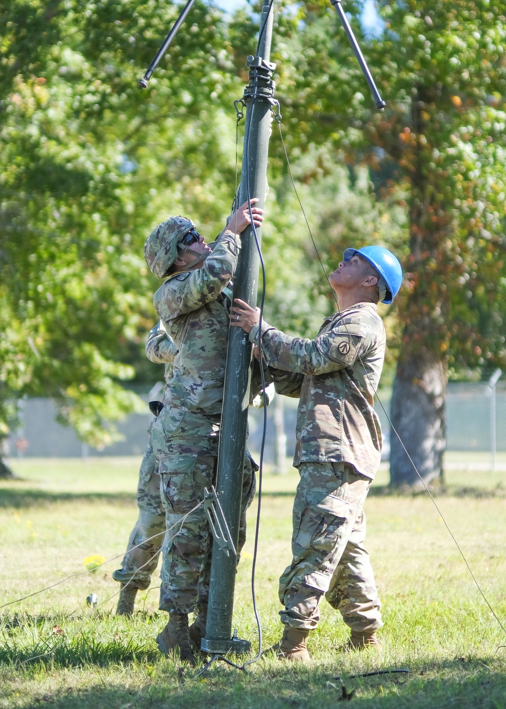 Transportation Soldiers establish comms during FTX