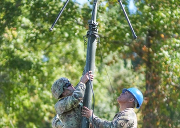 Transportation Soldiers establish comms during FTX
