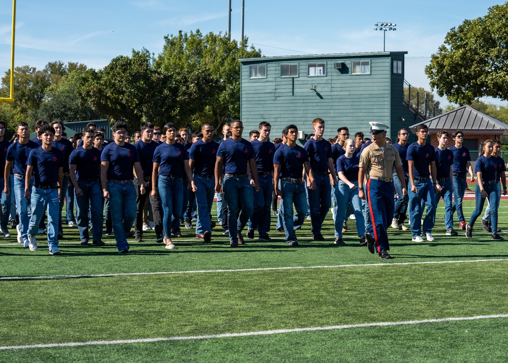 DVIDS - Images - Navy Talent Acquisition Group San Antonio Supports  Military Appreciation Football Game and Conducts Halftime Swear-In Ceremony  [Image 6 of 12]