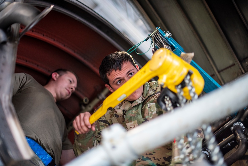 660th AMXS Engine Change