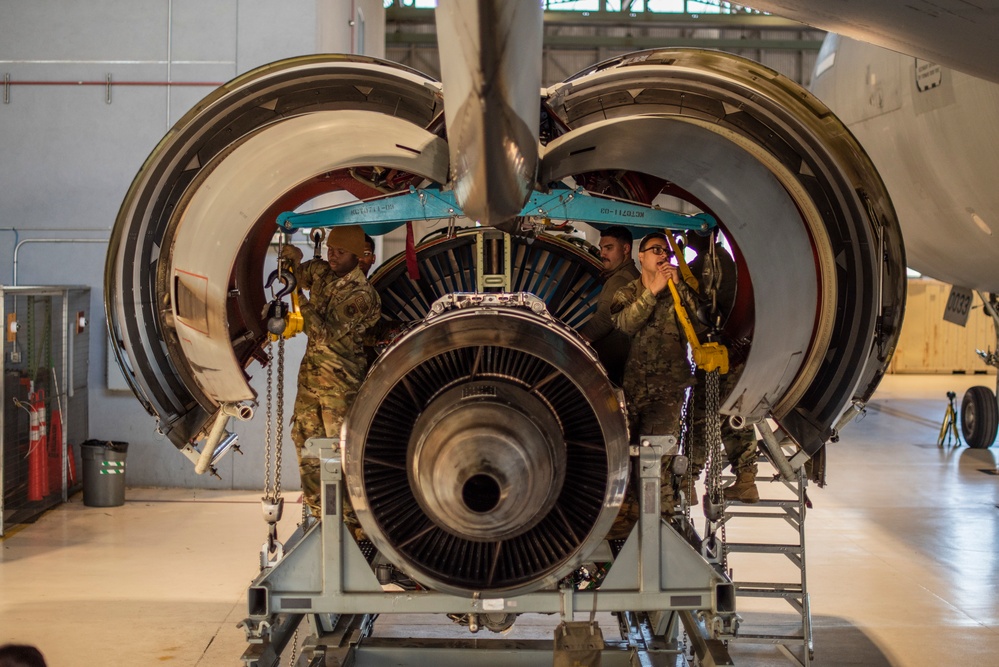 660th AMXS Engine Change