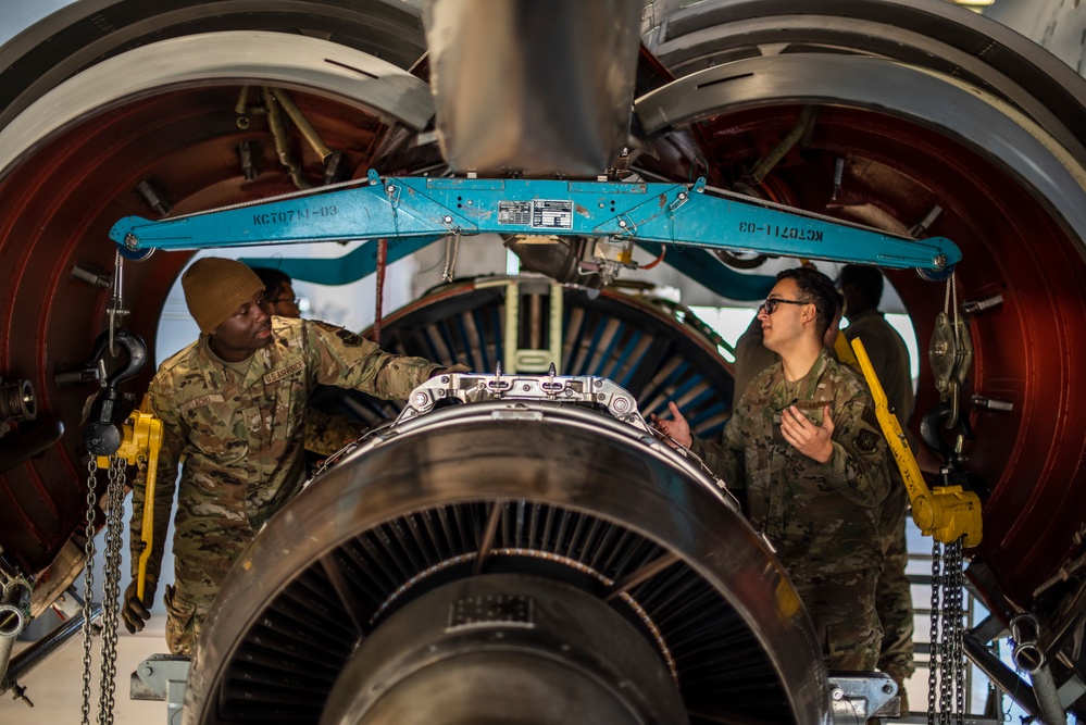 660th AMXS Engine Change