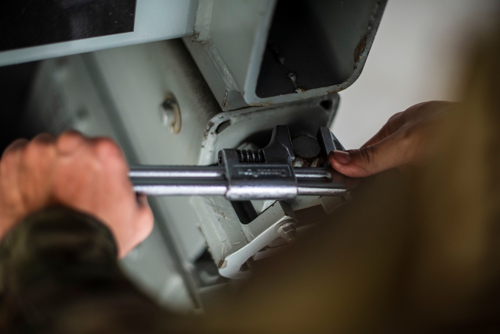 660th AMXS Engine Change