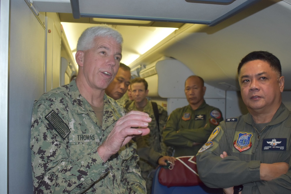 Commander, U.S. 7th Fleet Visits Patrol Squadron 10 in Mactan-Benito Ebuen Air Base, Philippines