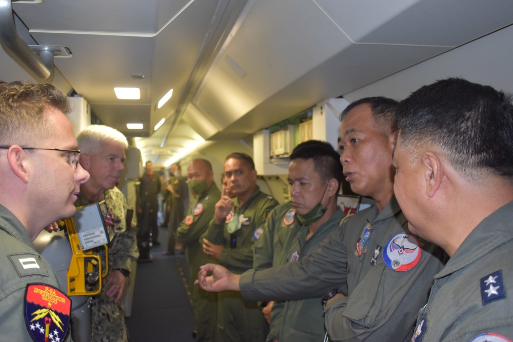 Commander, U.S. 7th Fleet Visits Patrol Squadron 10 in Mactan-Benito Ebuen Air Base, Philippines