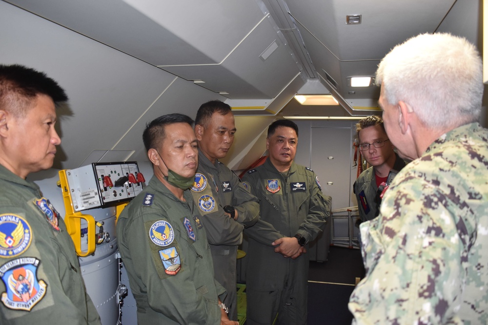 Commander, U.S. 7th Fleet Visits Patrol Squadron 10 in Mactan-Benito Ebuen Air Base, Philippines