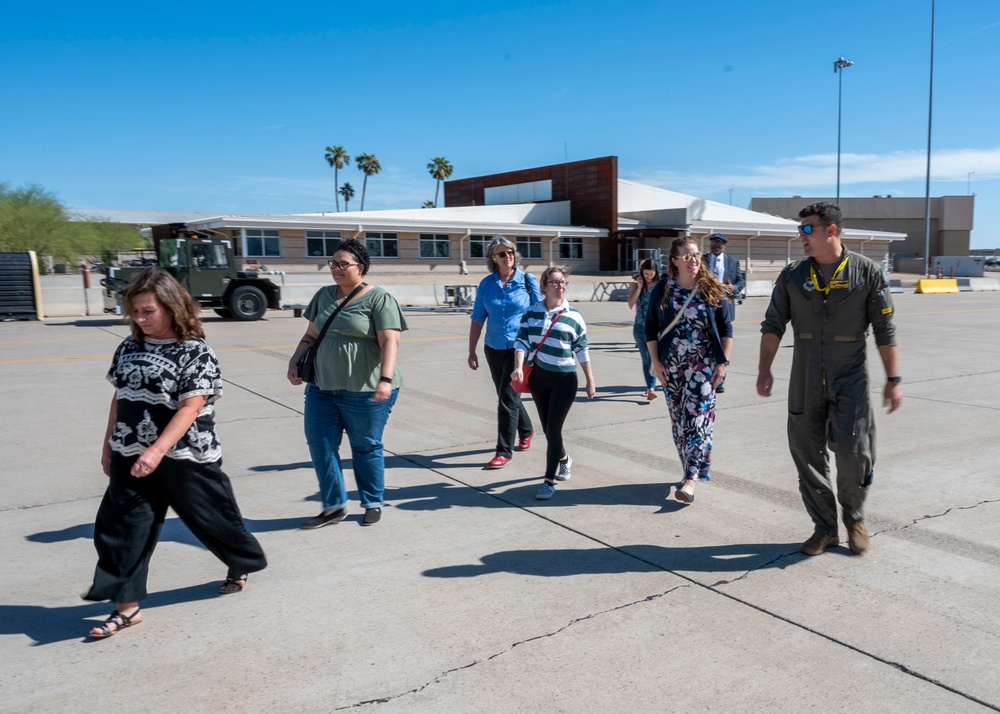 Heart Link Spouse Orientation connects military spouses to Luke AFB’s mission