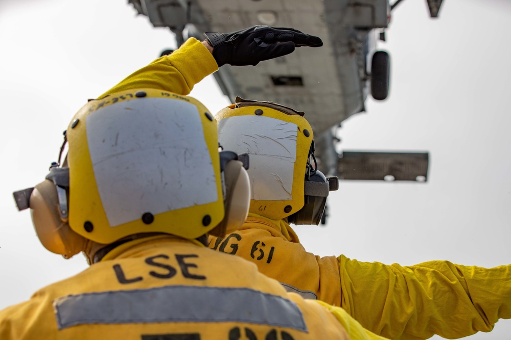 USS Ramage Conducts Flight Operations