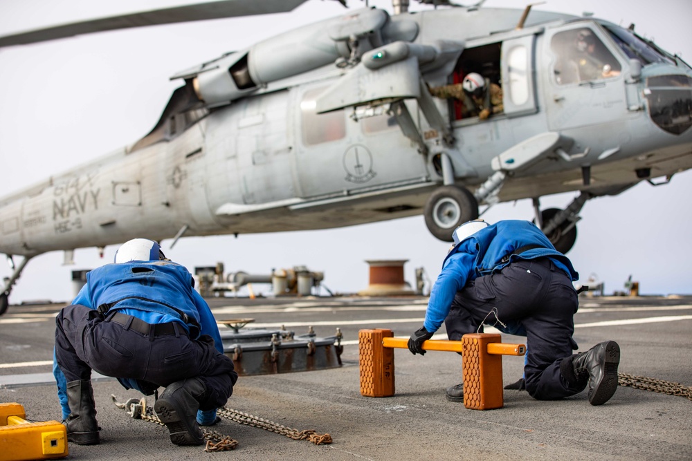 USS Ramage Conducts Flight Operations