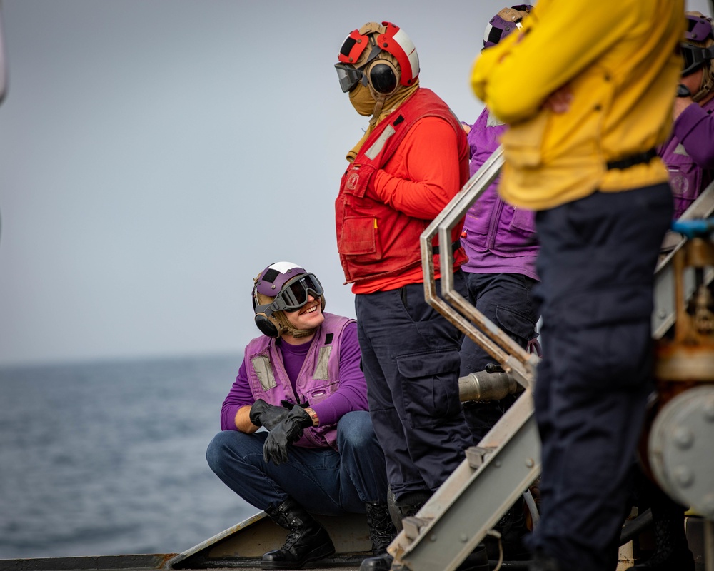 USS Ramage Conducts Flight Operations