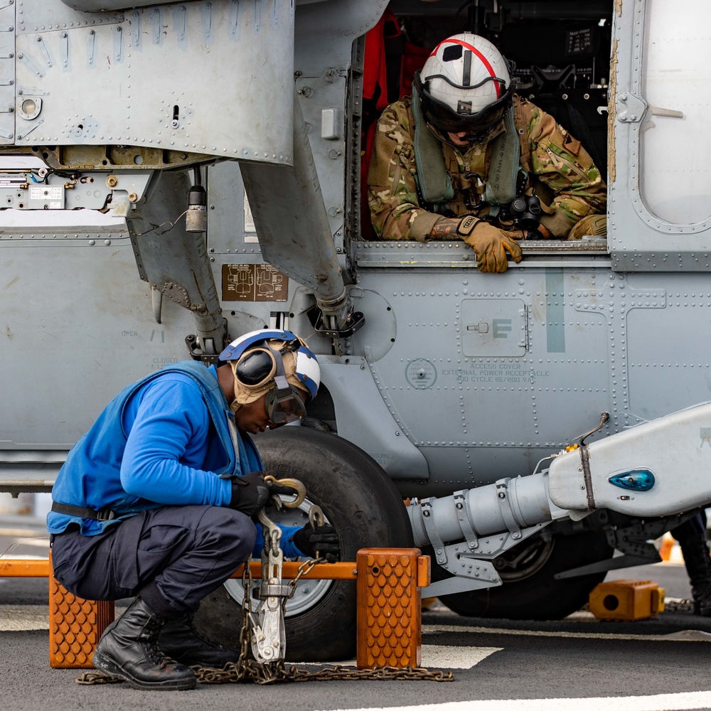 USS Ramage Conducts Flight Operations