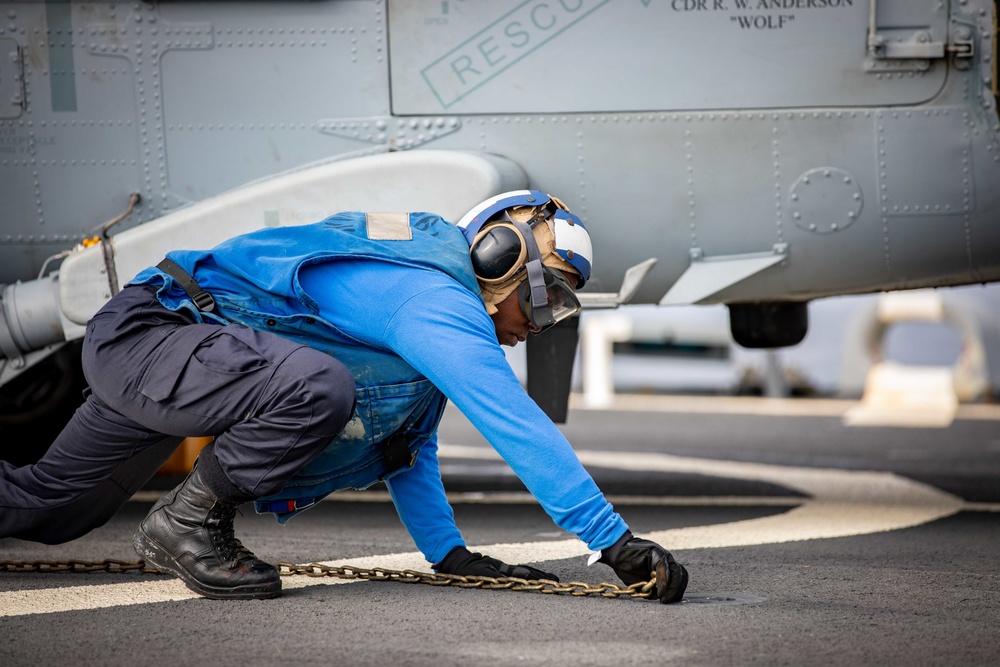 USS Ramage Conducts Flight Operations