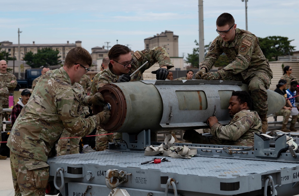 Pantons &amp; Juvats faceoff, 3rd quarter load crew competition