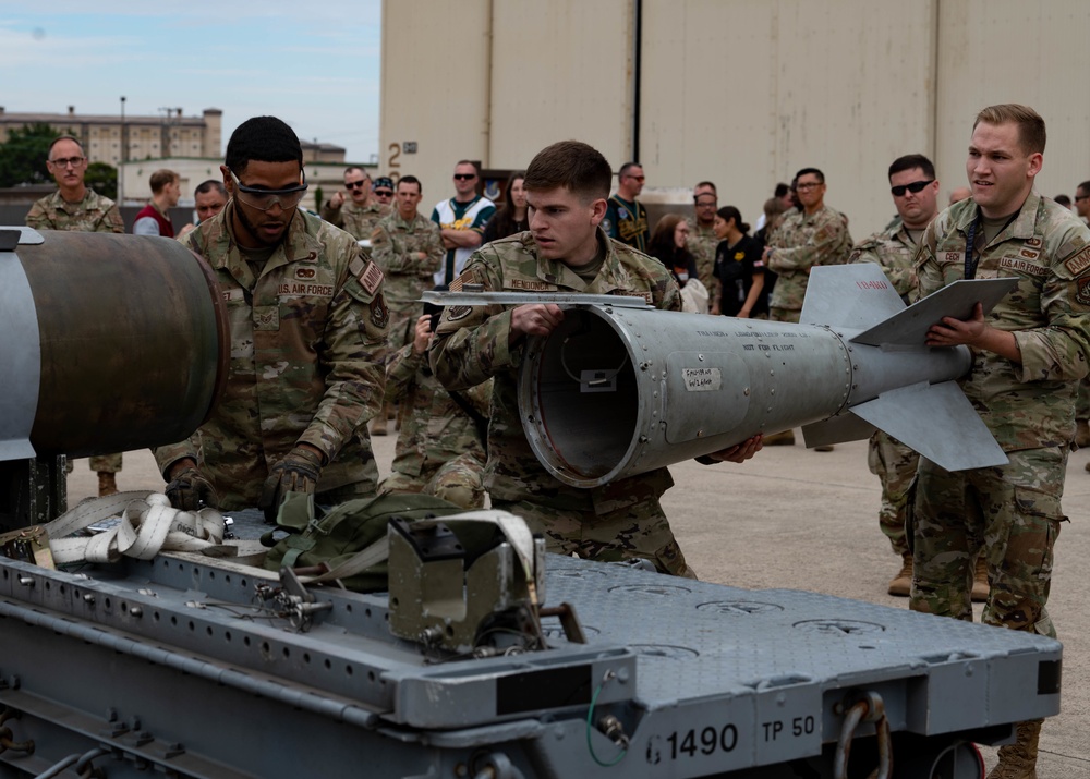 Pantons &amp; Juvats faceoff, 3rd quarter load crew competition