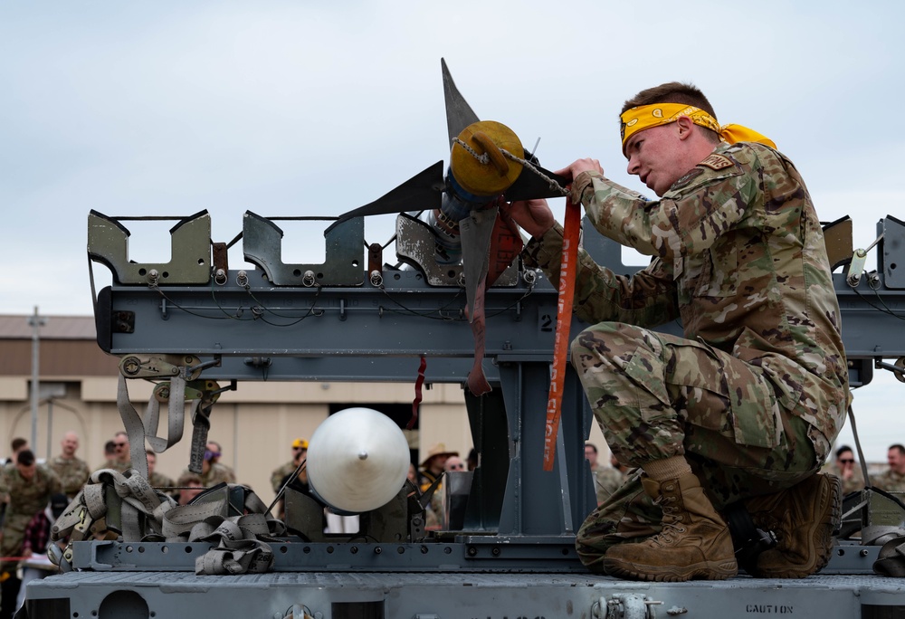 Pantons &amp; Juvats faceoff, 3rd quarter load crew competition