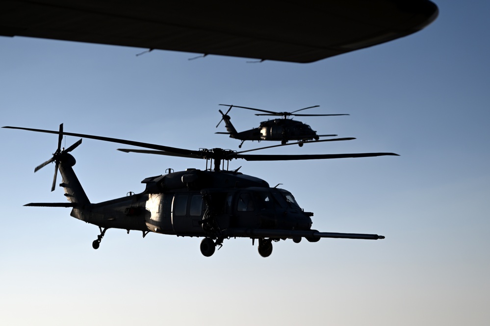 Pave Hawks with the 52nd ERQS Conduct HAAR in Southwest Asia