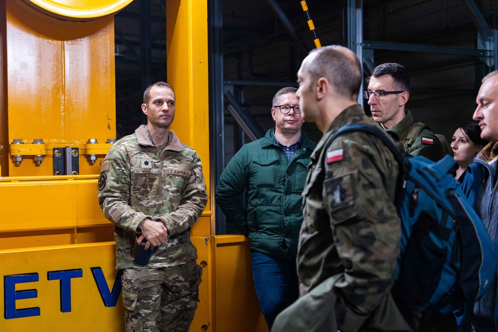 Polish AF leaders visit Ramstein for infrastructure tour