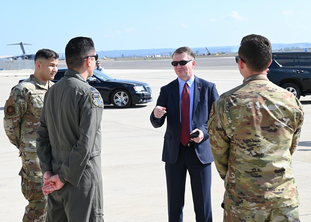Chargé d’Affaires U.S. Embassy Rome Visits Sigonella