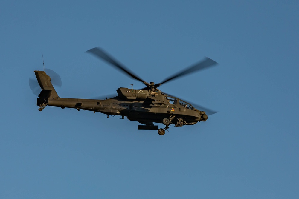 DVIDS - Images - 3-6 Cavalry Apaches Maneuver Through Aerial Gunnery ...