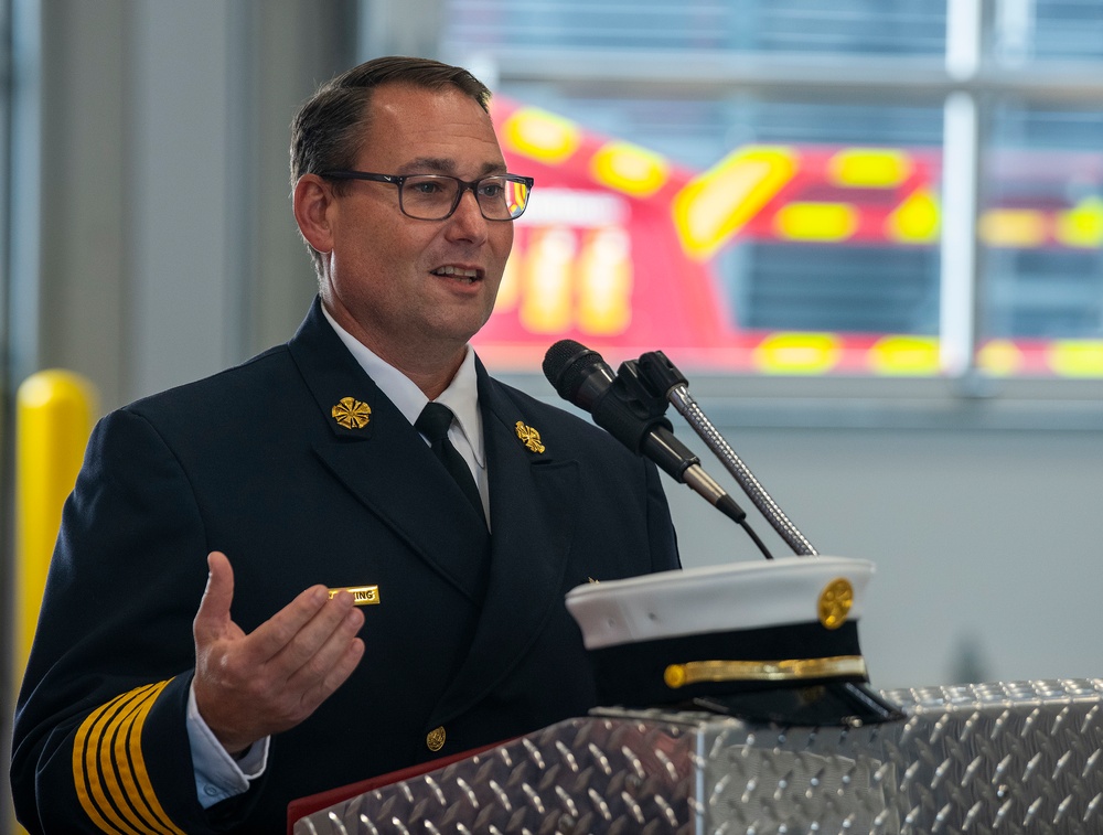 Wright-Batt cuts ribbon on new fire station