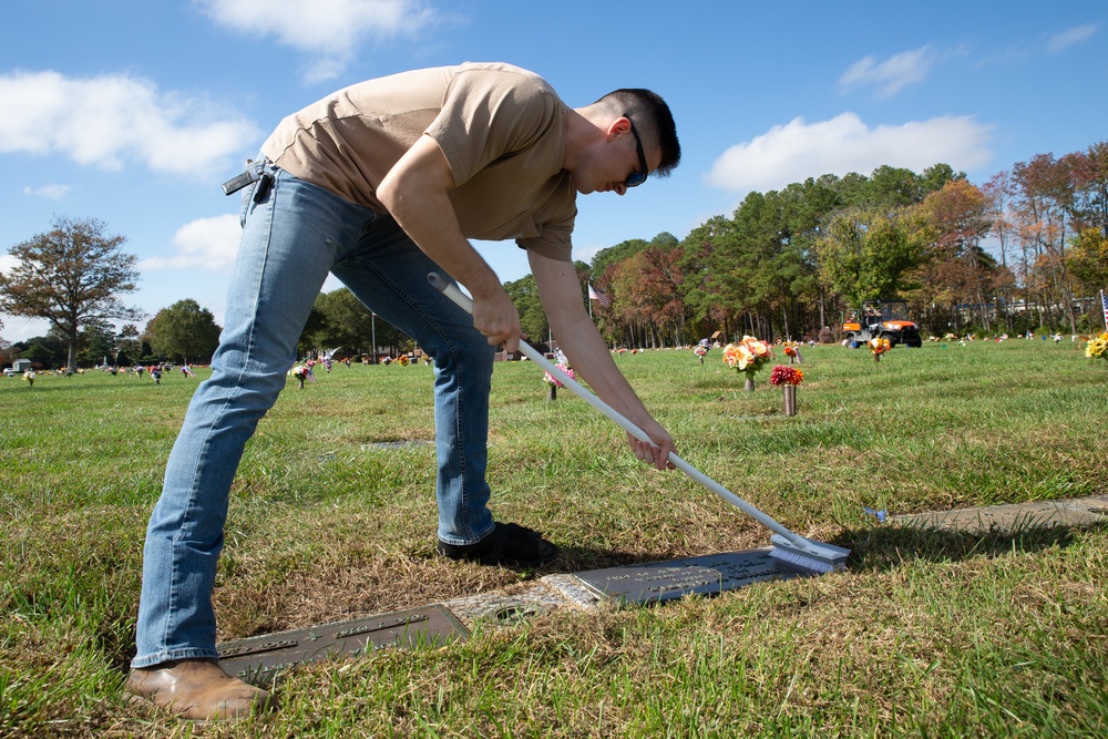 Woodlawn Cemetery Veterans Headstone Cleanup