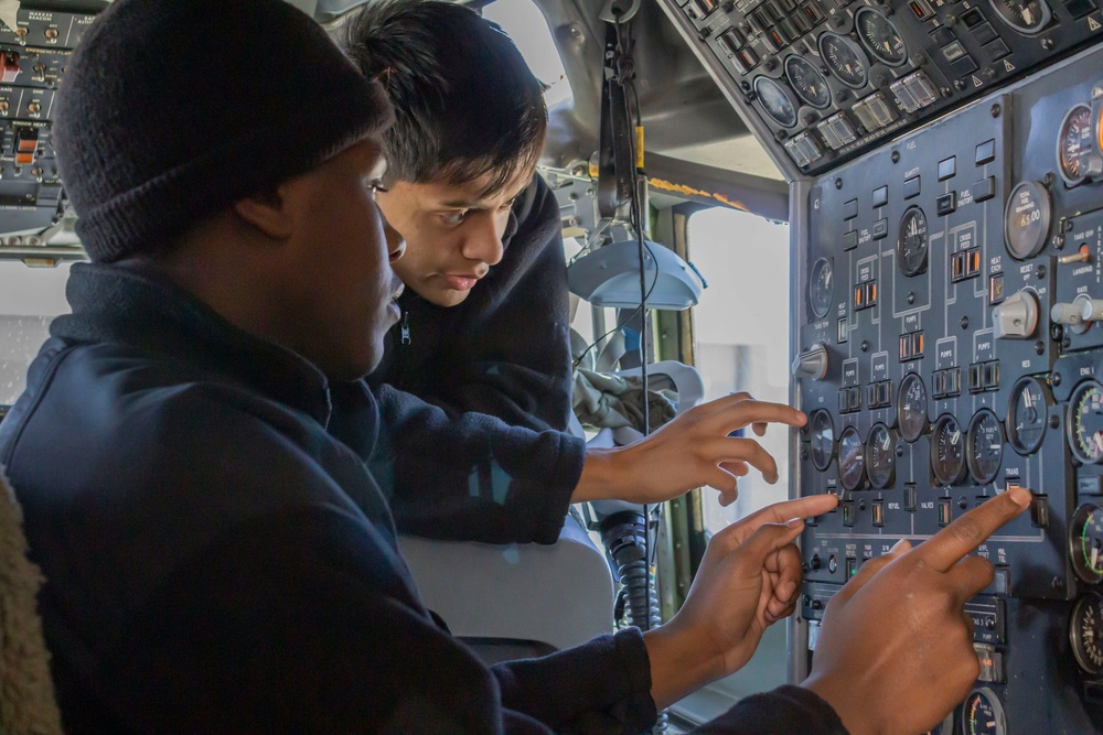 Sailors prepare E-6B Mercury for flight