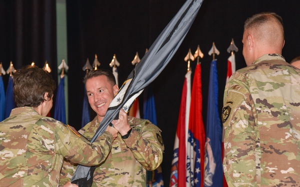 Cyber Protection Brigade welcomes new commander, farewells outgoing leader