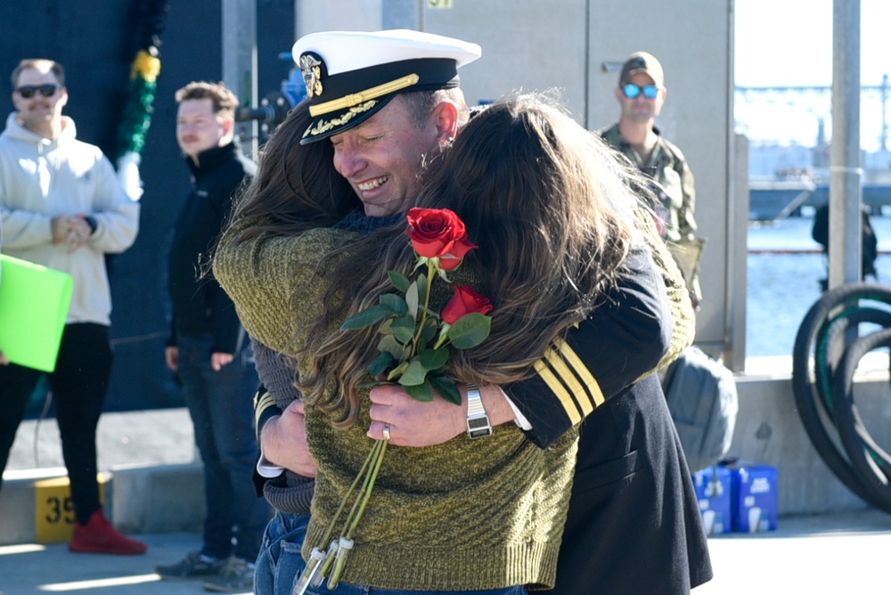 USS North Dakota returns to homeport