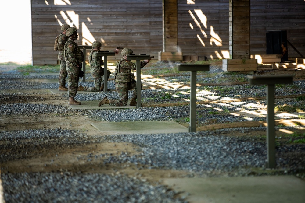 Soldiers from 1st Signal brigade qualify at the range