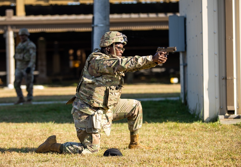 Soldiers from 1st Signal brigade qualify at the range