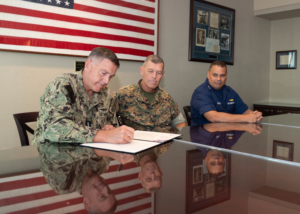 I MEF, USCG Pacific Area, U.S. 3rd Fleet Sign MOU