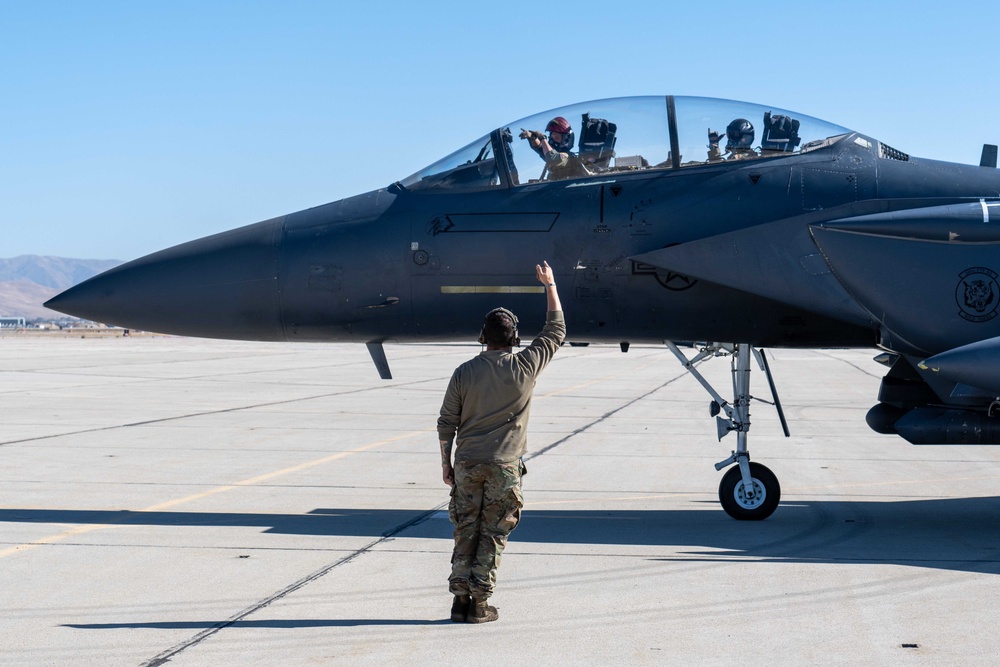 Gunfighter lead wing executes ACE ops